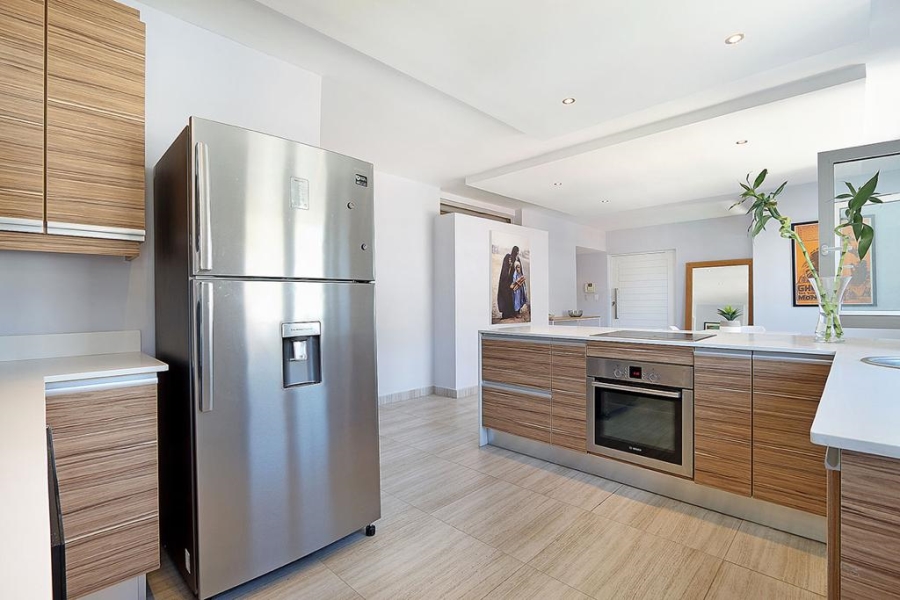 To Let 3 Bedroom Property for Rent in Green Point Western Cape